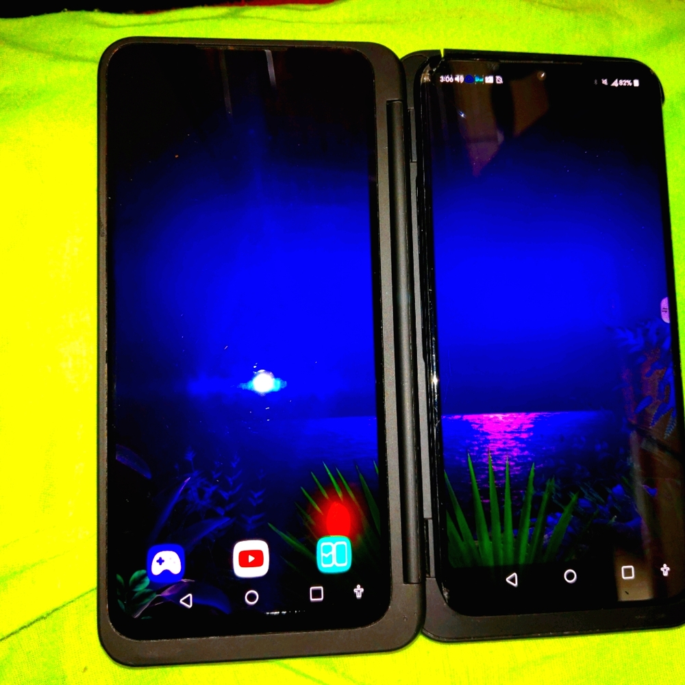 LG GX8 Thin Q Dual screen unlocked phone...